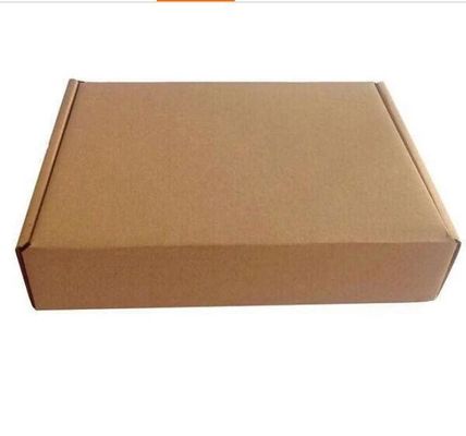 Brązowe pudełko z tektury falistej Kraft do wysyłki