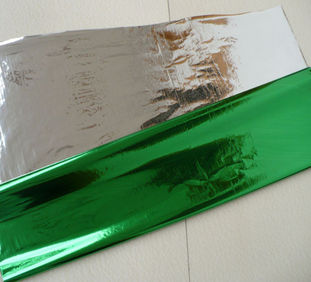 Poliester różowy złoty film papierowy film metalizowany China czerwony film błyszczący papier głębokie jezioro niebieskie aluminiowe taśmy foliowe